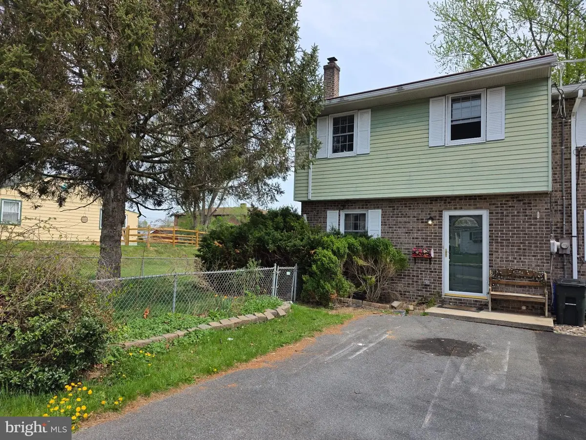 711 Chestnut St, Shoemakersville, PA 19555 - #1