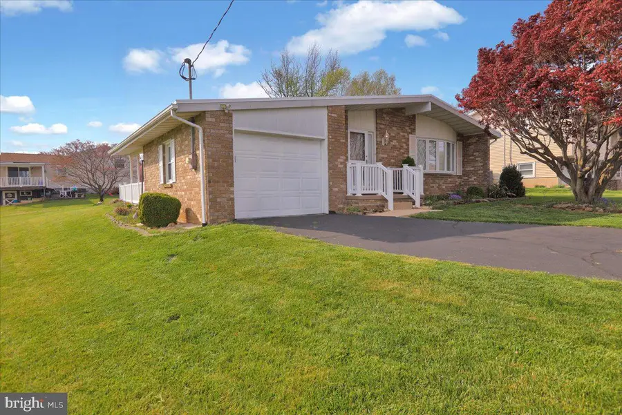 112 Brown St, Reading, PA 19606 - #2