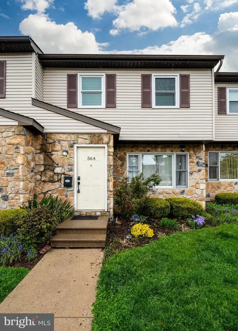 564 E Linden St, Fleetwood, PA 19522 - #3