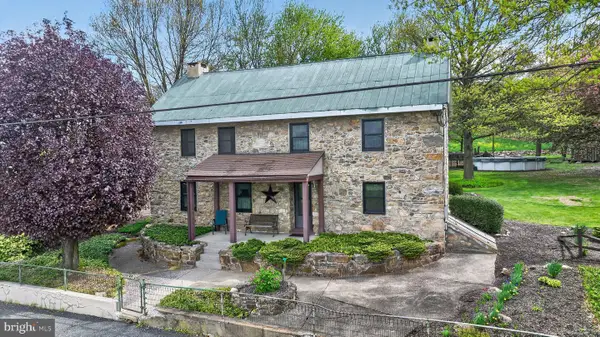 1786 Weisstown Rd, BOYERTOWN, PA 19512