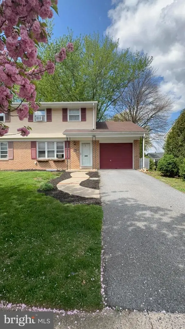 108 S Wayne St, Robesonia, PA 19551 - #1