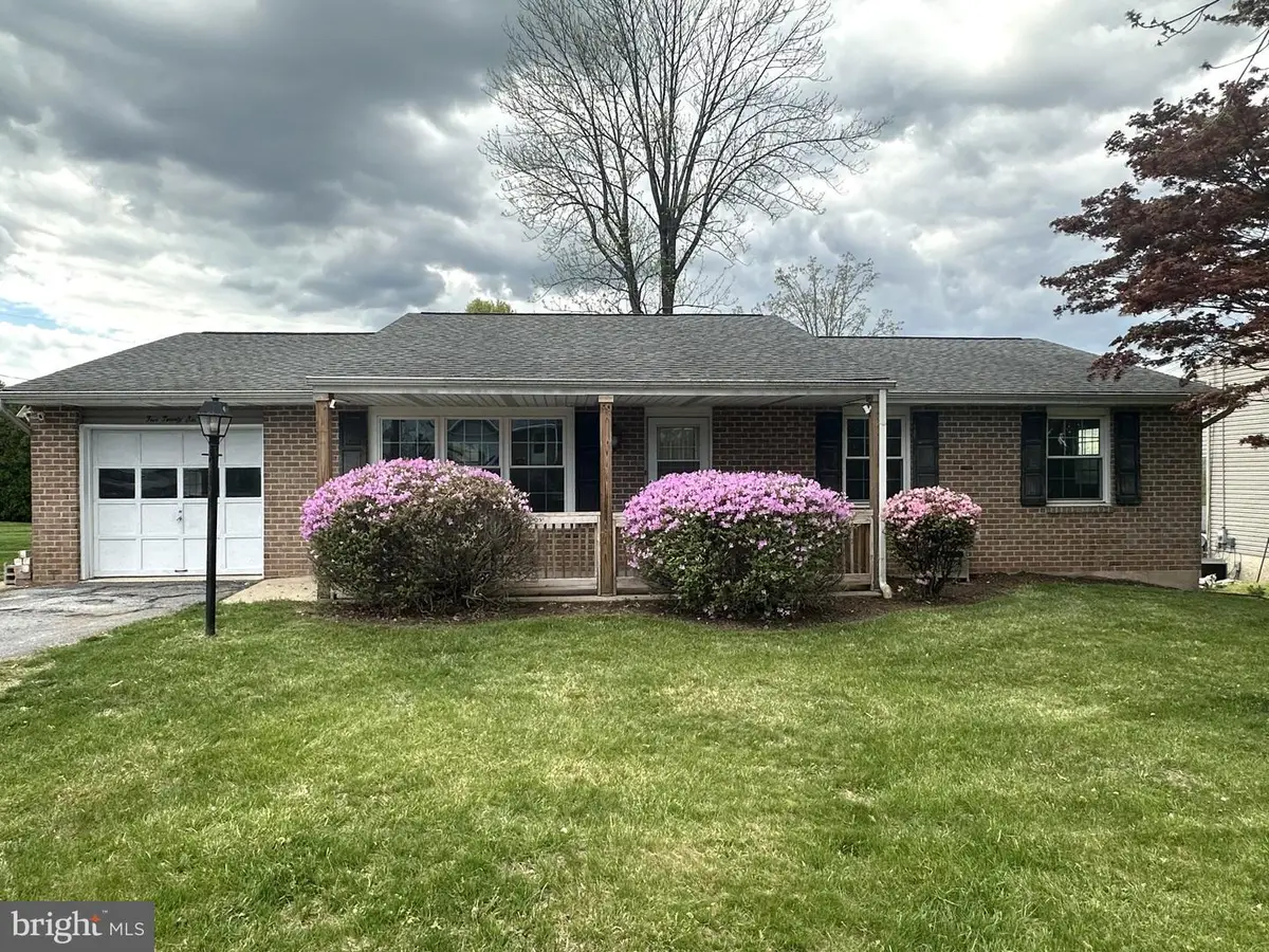 526 Silver Brook Dr, Birdsboro, PA 19508 - #1