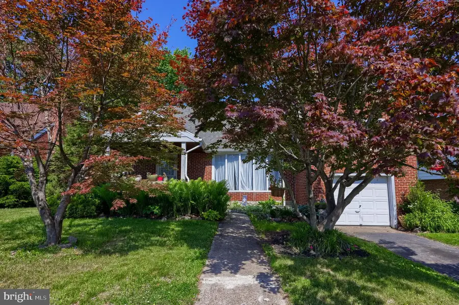 812 Brighton Ave, Reading, PA 19606 - #2