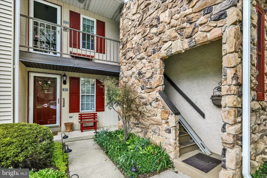 102 Valley Greene Cir, Reading, PA 19610 - #3