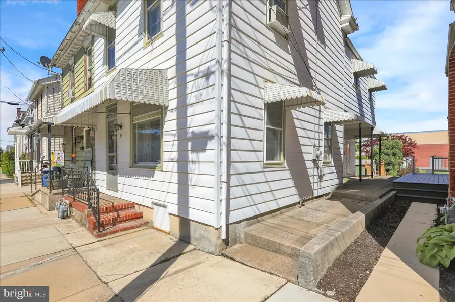 41 W Washington St, Fleetwood, PA 19522 - #2