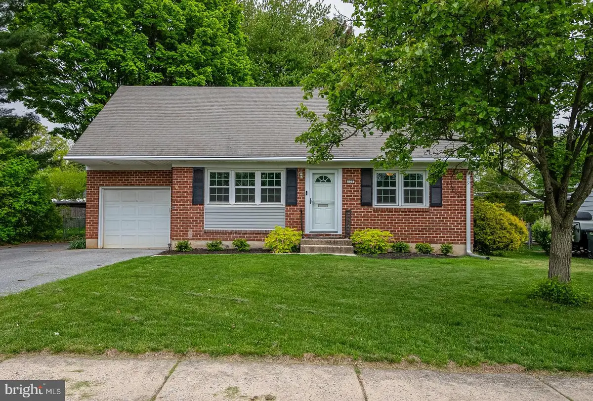 136 Bradley Ave, Reading, PA 19608 - #1