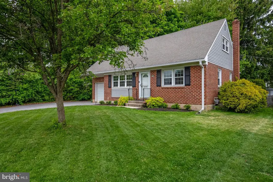 136 Bradley Ave, Reading, PA 19608 - #2