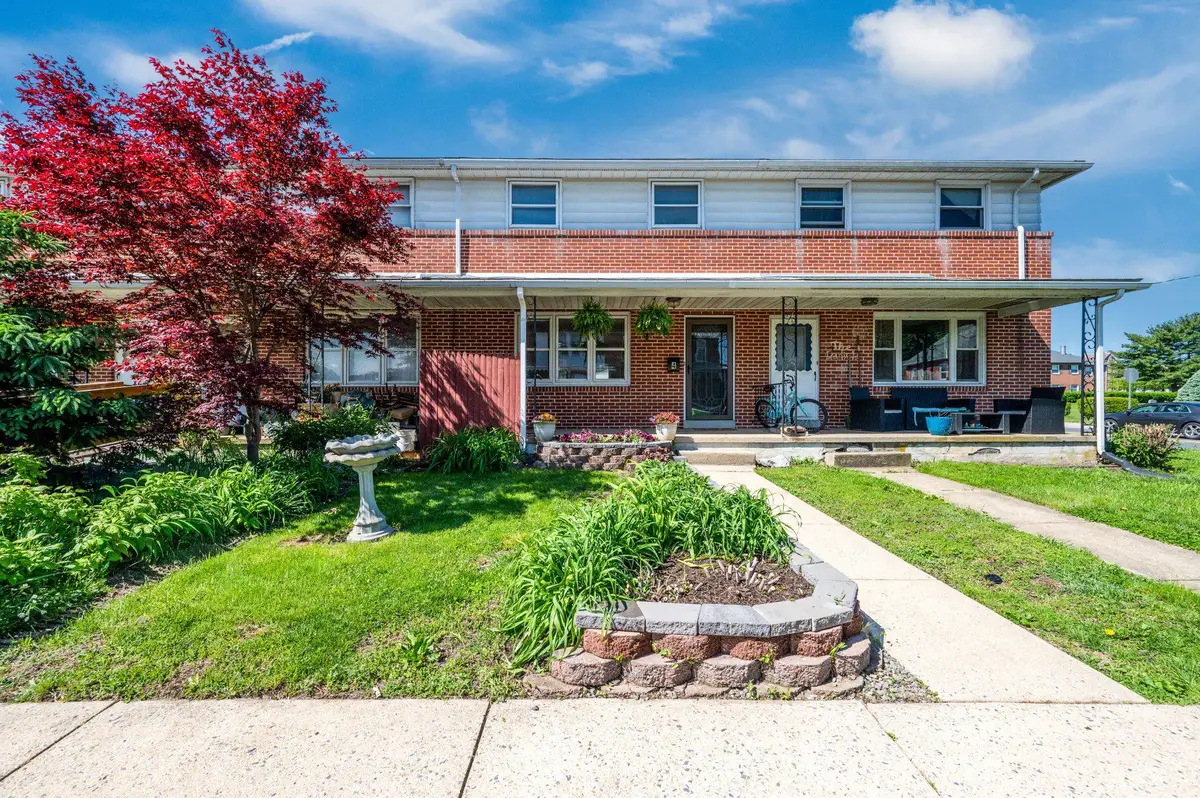 4 S Buttonwood St, Fleetwood, PA 19522 - #1