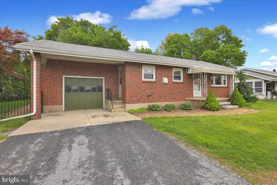 328 E Penn Ave, Robesonia, PA 19551 - #3