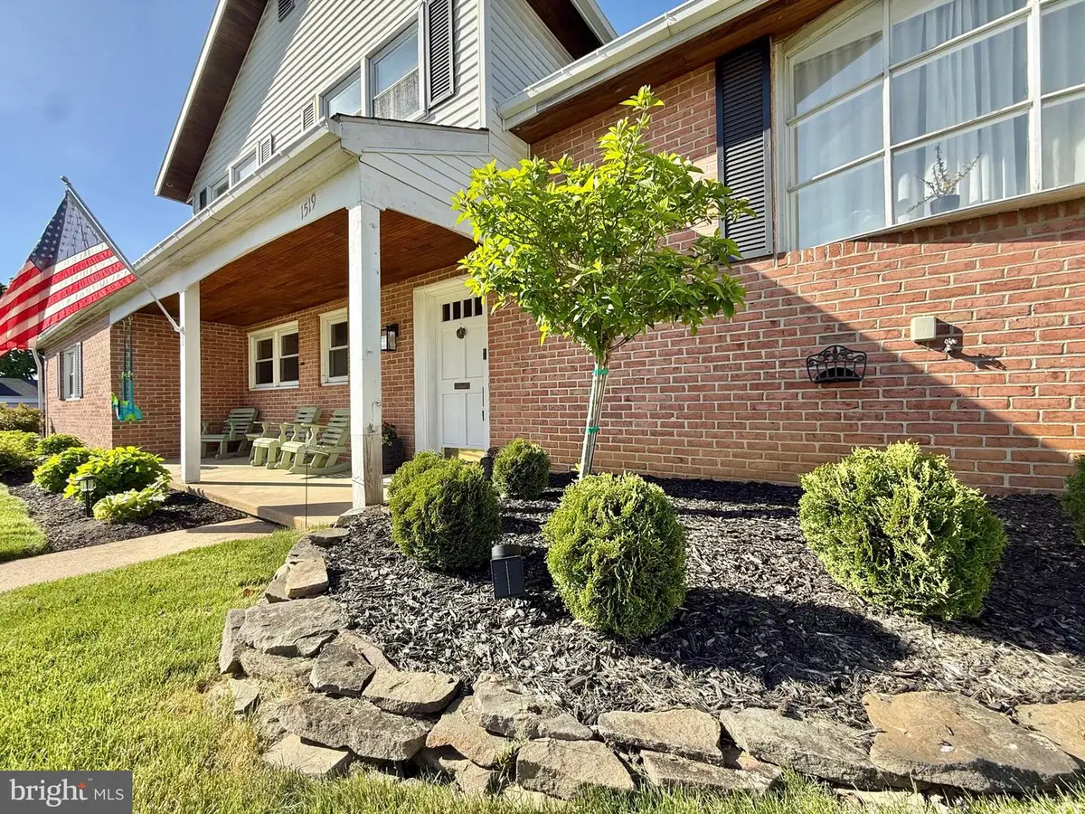 1519 Durwood Dr, Reading, PA 19609 - #1