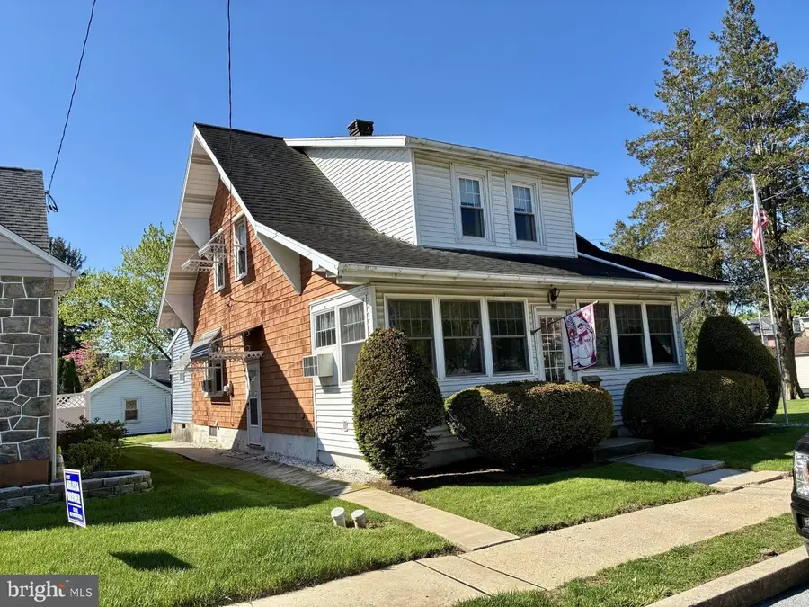 24 E High St, Topton, PA 19562 - #2