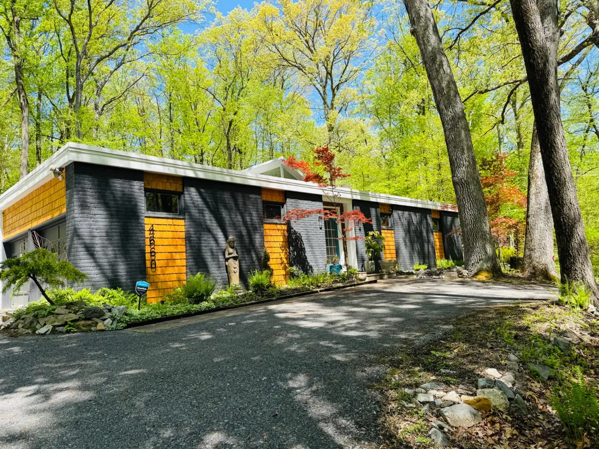 4660 Oley Turnpike Rd, Reading, PA 19606 - #1