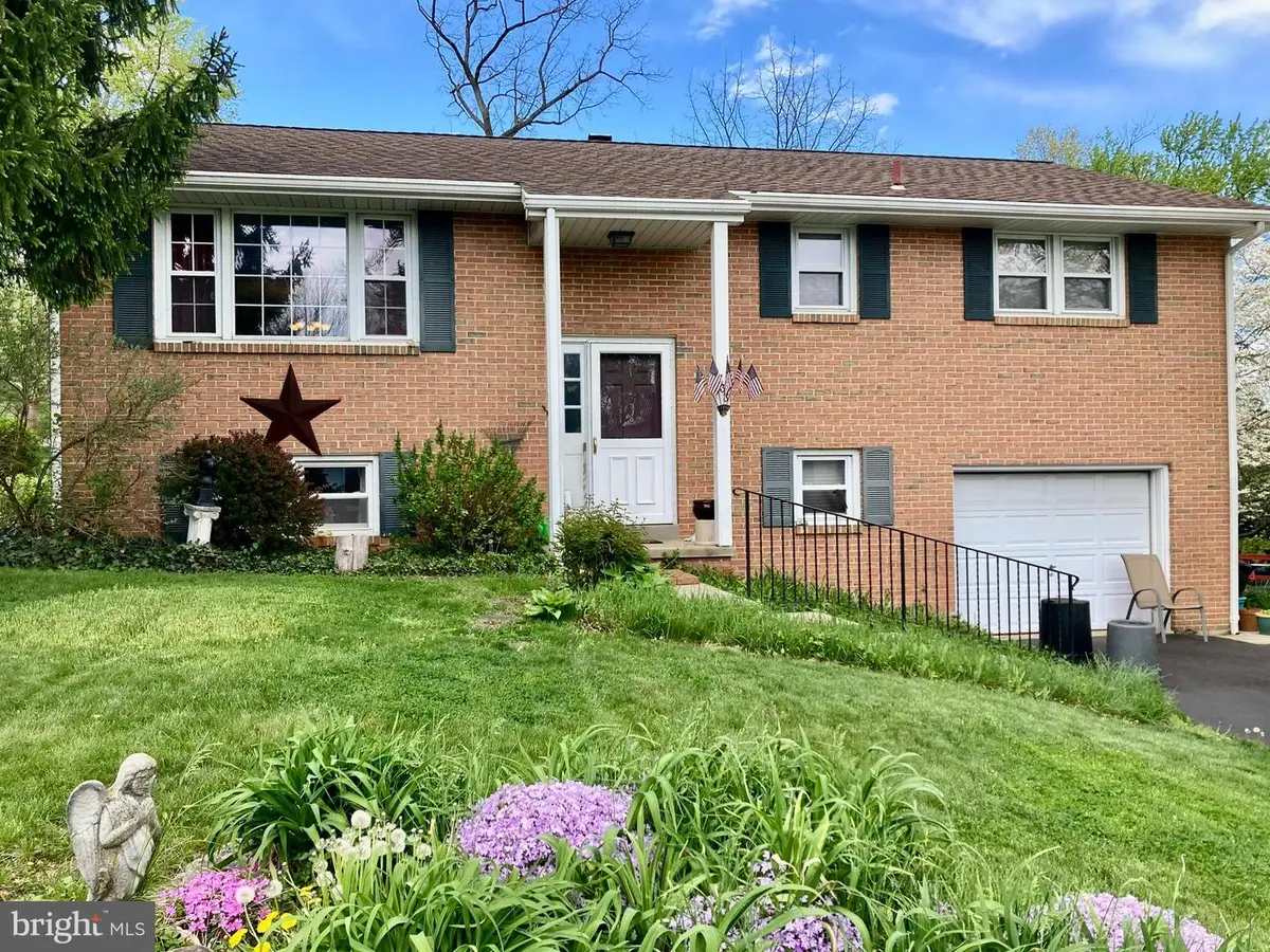733 Beach St, Reading, PA 19605 - #1