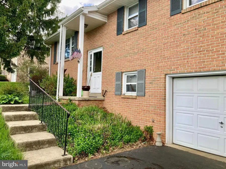 733 Beach St, Reading, PA 19605 - #2