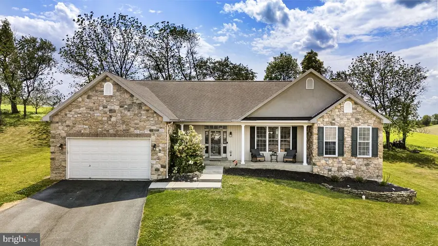 54 Walnut Dr W, Bernville, PA 19506 - #2