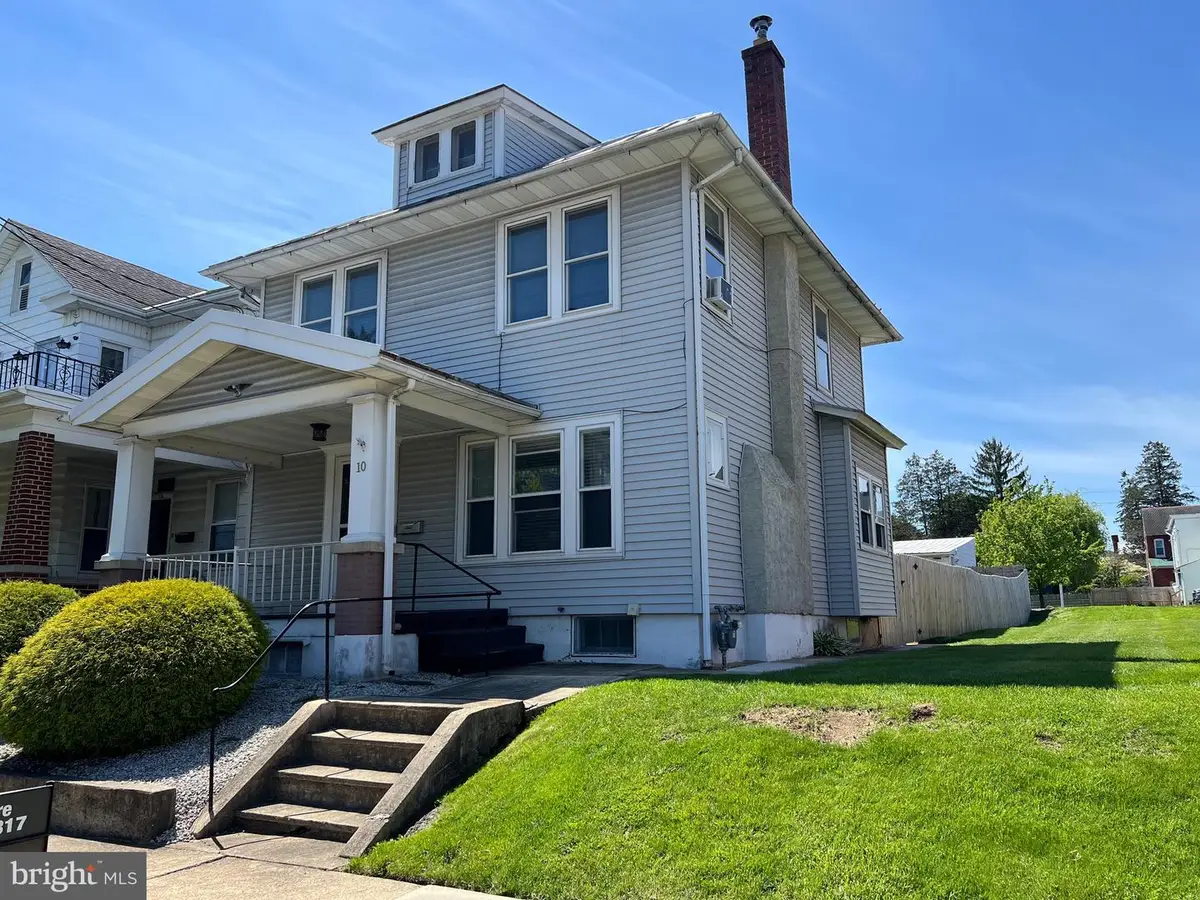 10 E Penn Ave, Robesonia, PA 19551 - #1