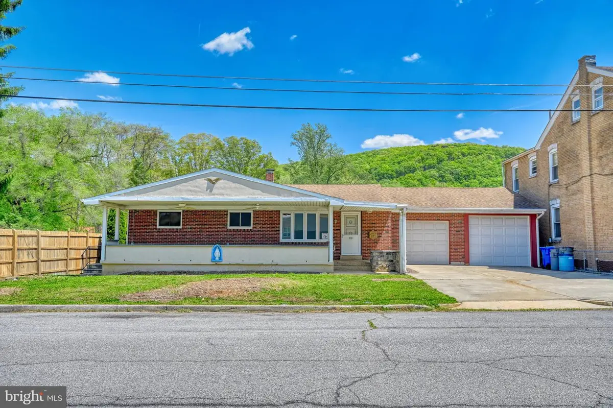 341 Hazel St, Reading, PA 19611 - #1