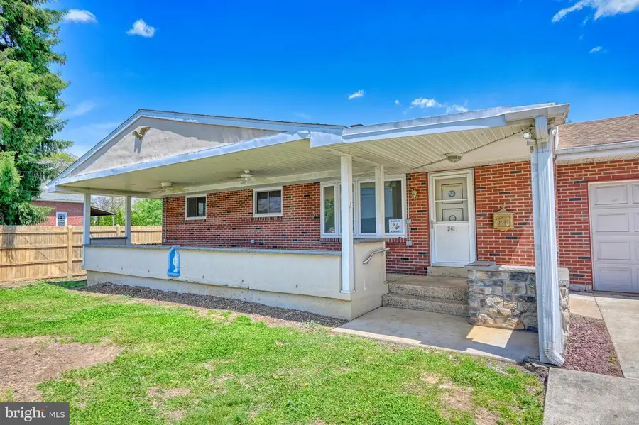 341 Hazel St, Reading, PA 19611 - #2