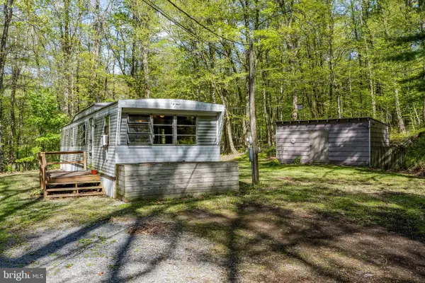 1528 Hilltop Rd, MOHNTON, PA 19540