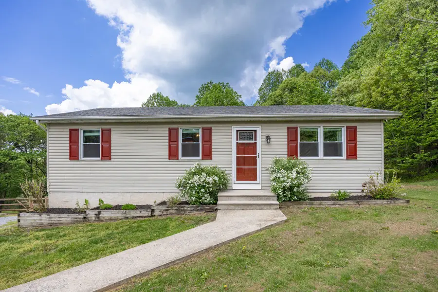 88 Lobachsville Rd, Fleetwood, PA 19522 - #3