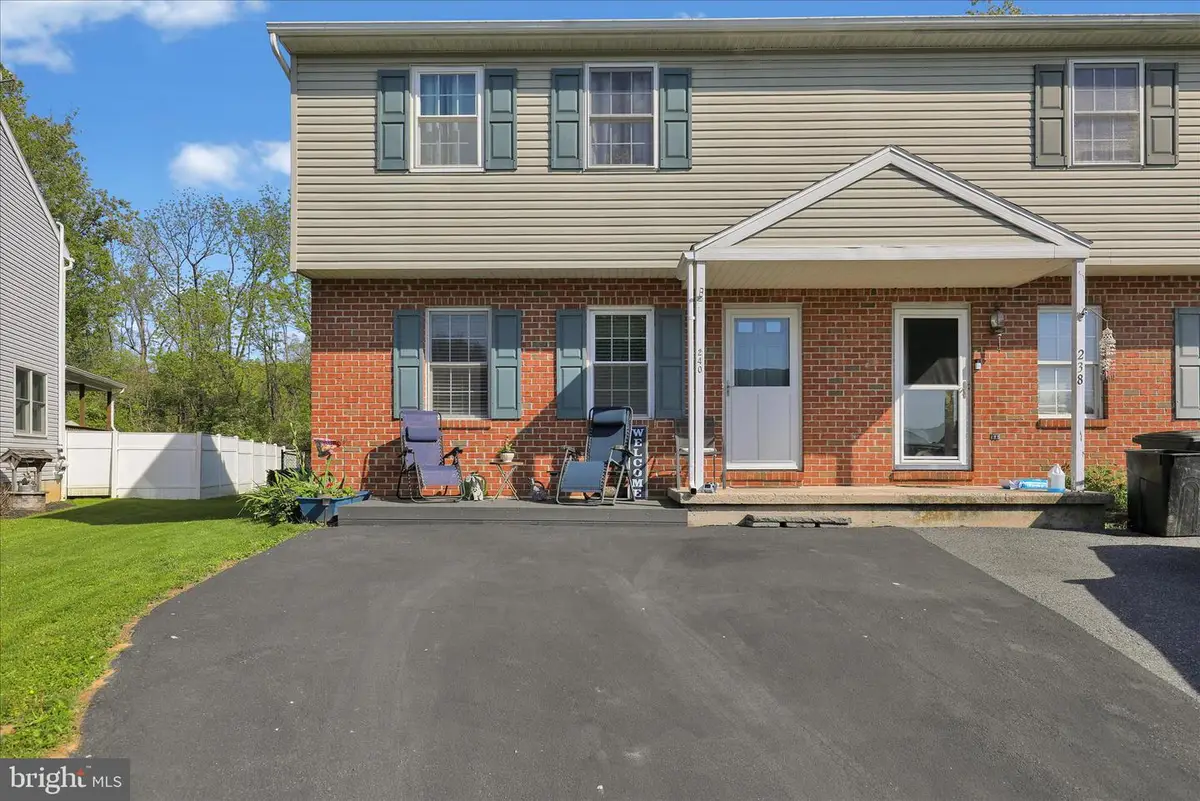 240 Hickory Dr, Fleetwood, PA 19522 - #1