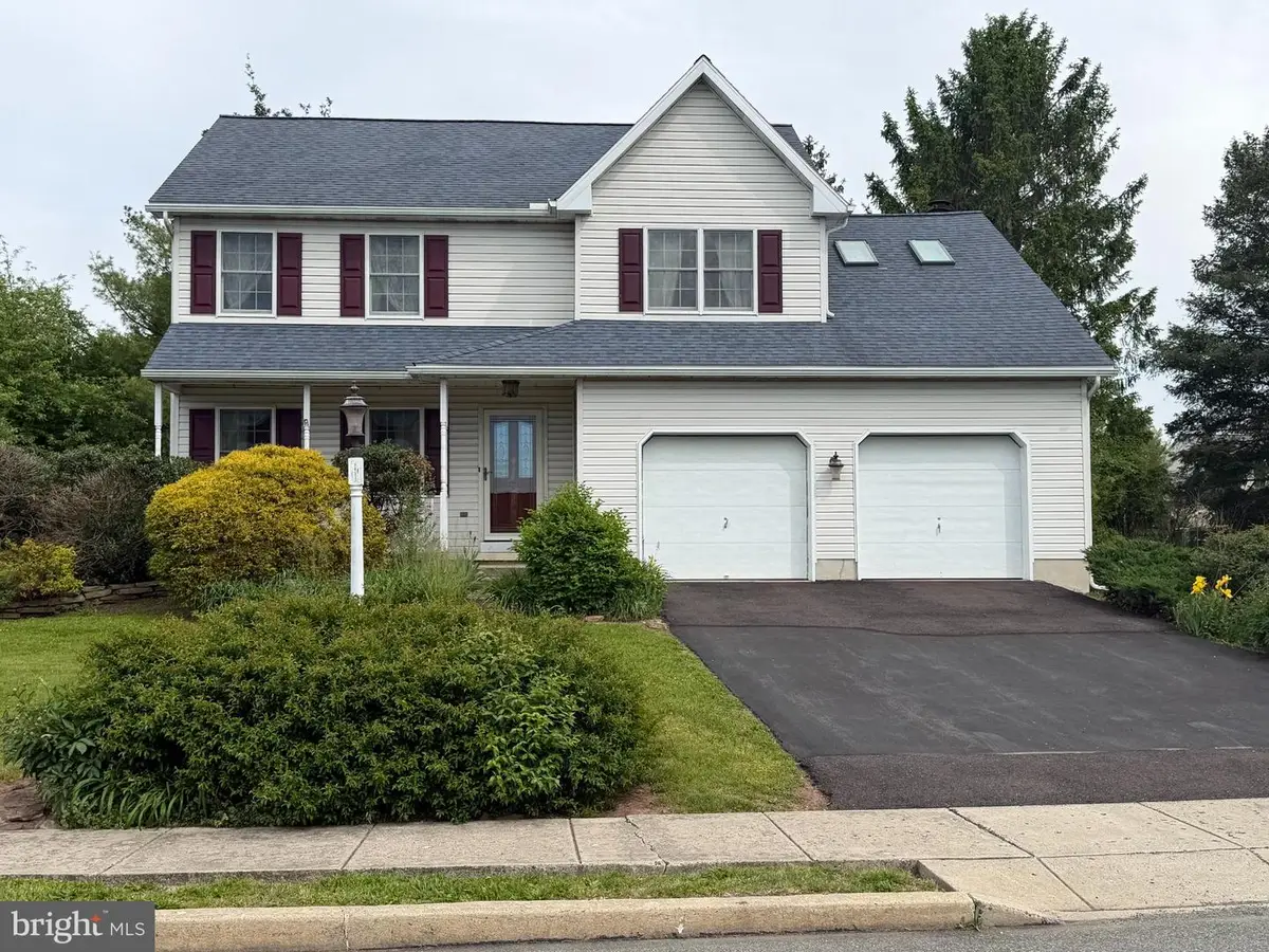 601 Maplewood Dr, Douglassville, PA 19518 - #1