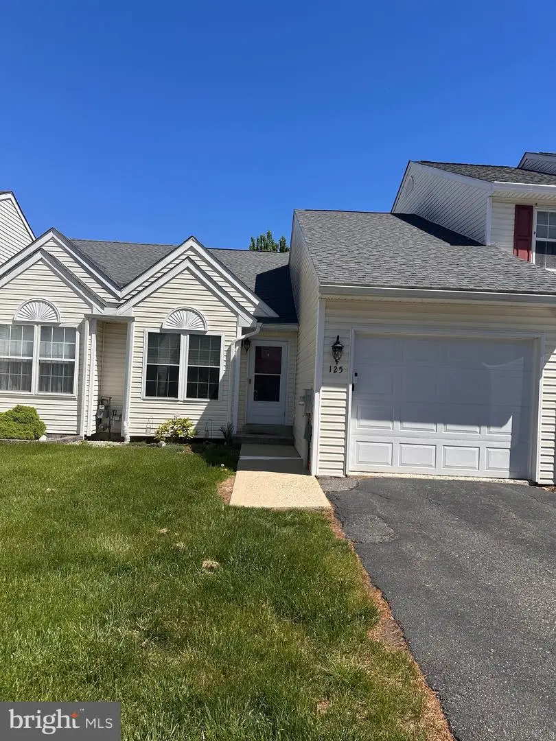 125 N 4th St, Bally, PA 19503 - #1