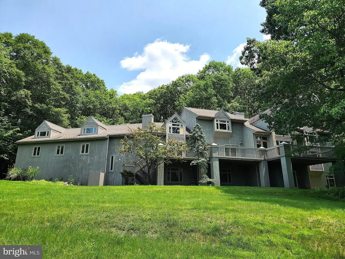 8 Wyndham Hill Dr, Reading, PA 19606 - #1