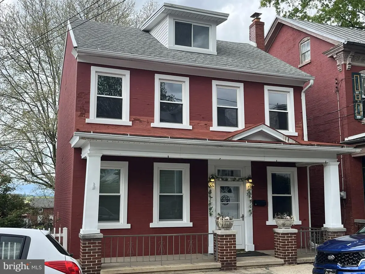 311 W High St, Womelsdorf, PA 19567 - #1
