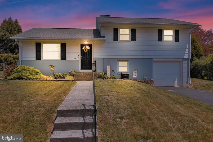 108 Center Ln, Reading, PA 19606 - #2