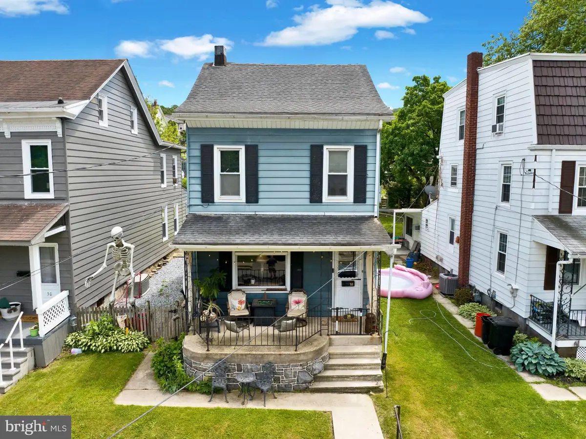 28 E Front St, Mohnton, PA 19540 - #1