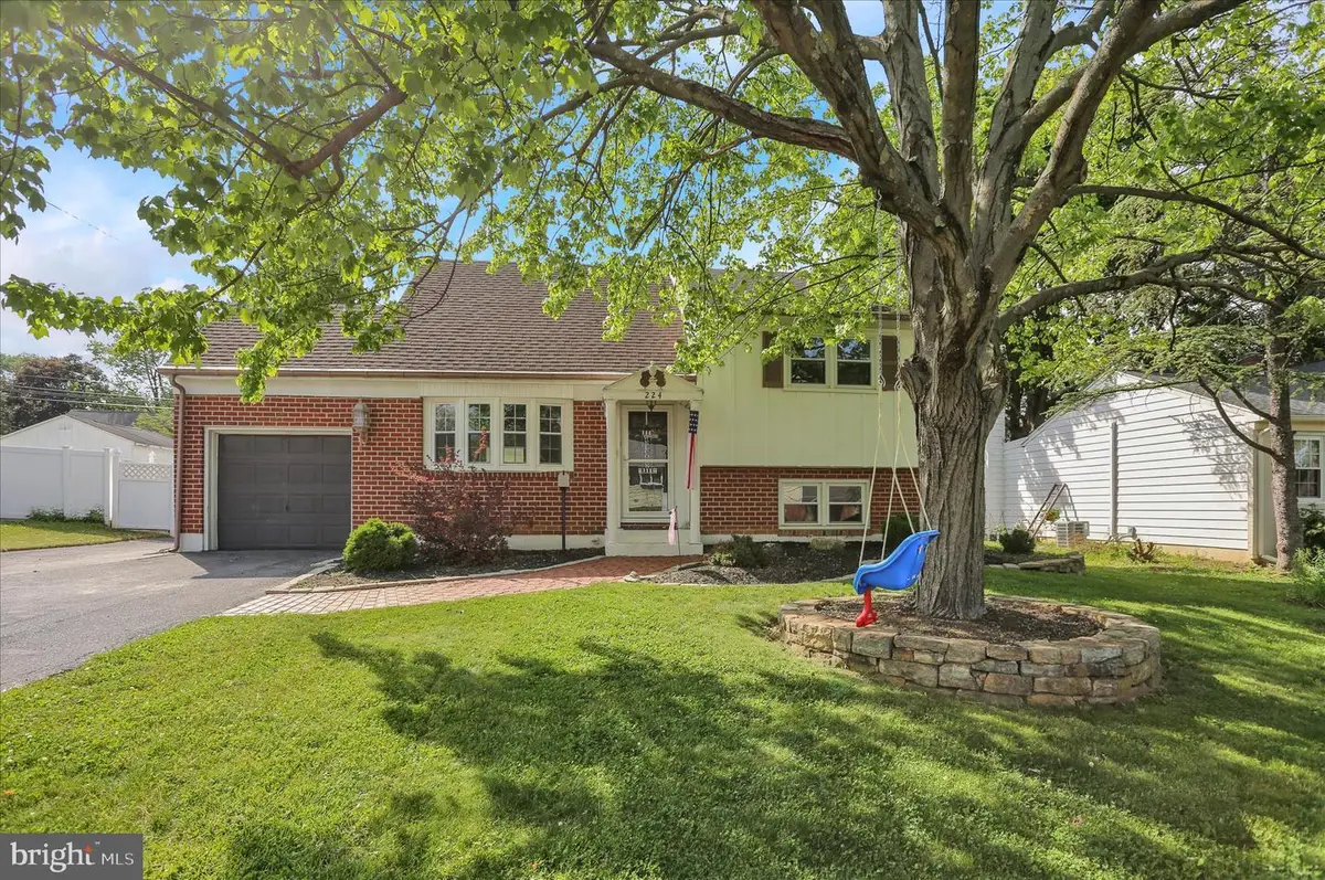 224 Bard Ave, Reading, PA 19608 - #1