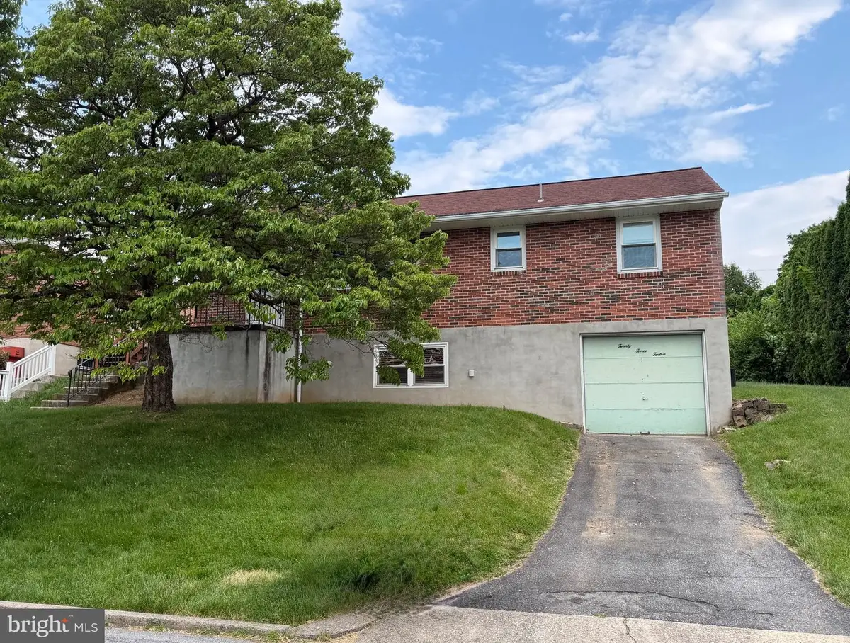 2312 Mckinley Ave, Reading, PA 19609 - #1