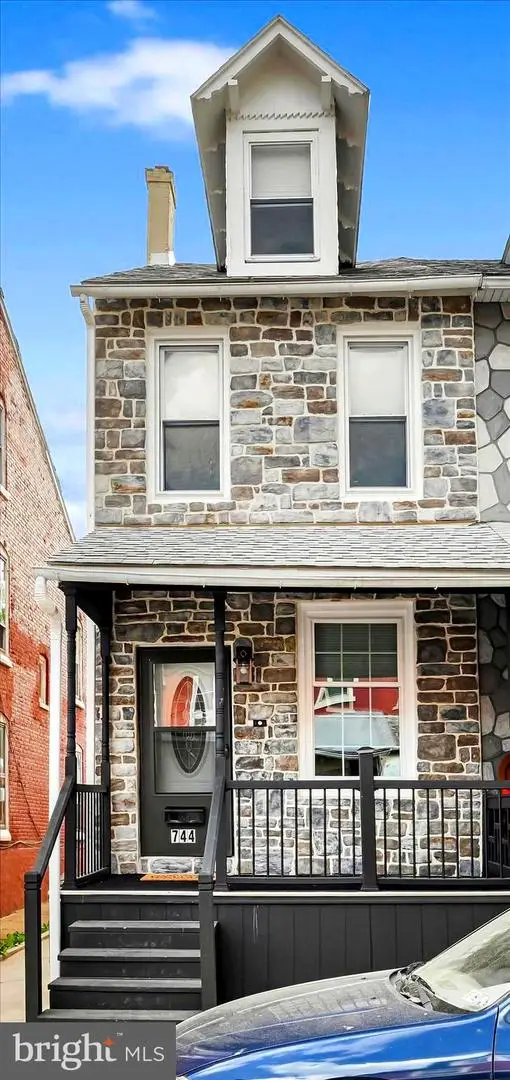 744 Pear St, Reading, PA 19601 - #2