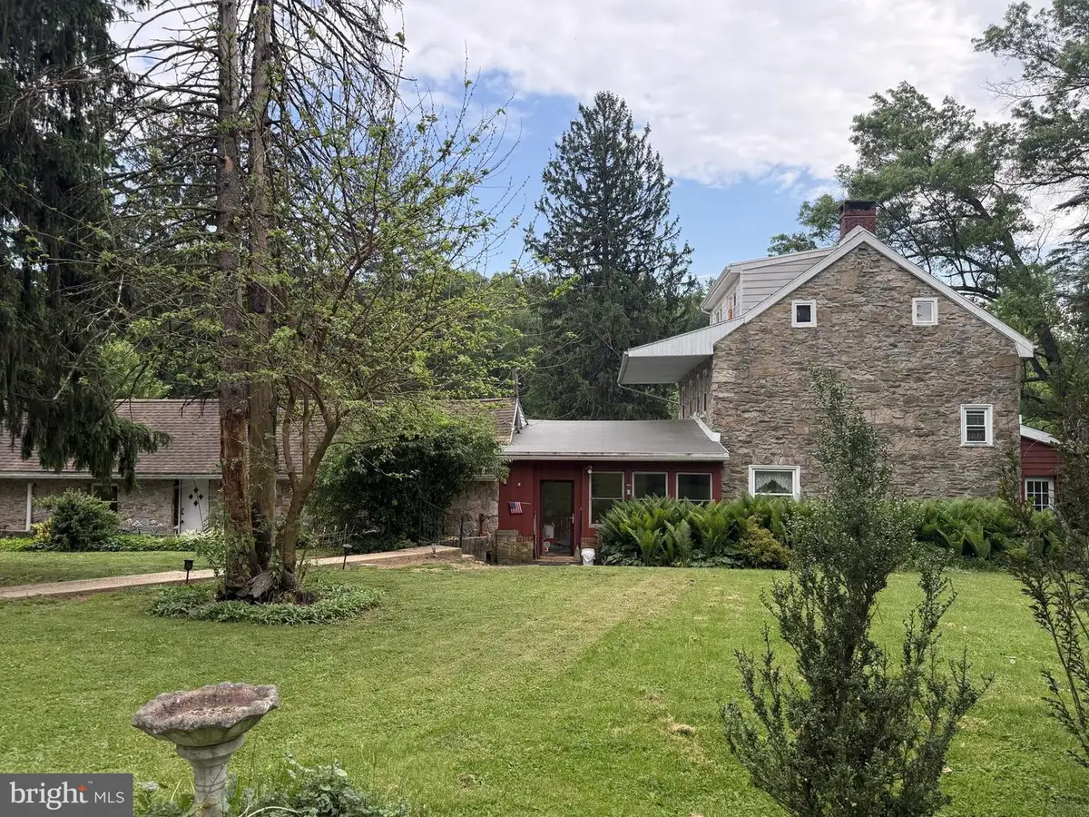 564 Blandon Rd, Fleetwood, PA 19522 - #1