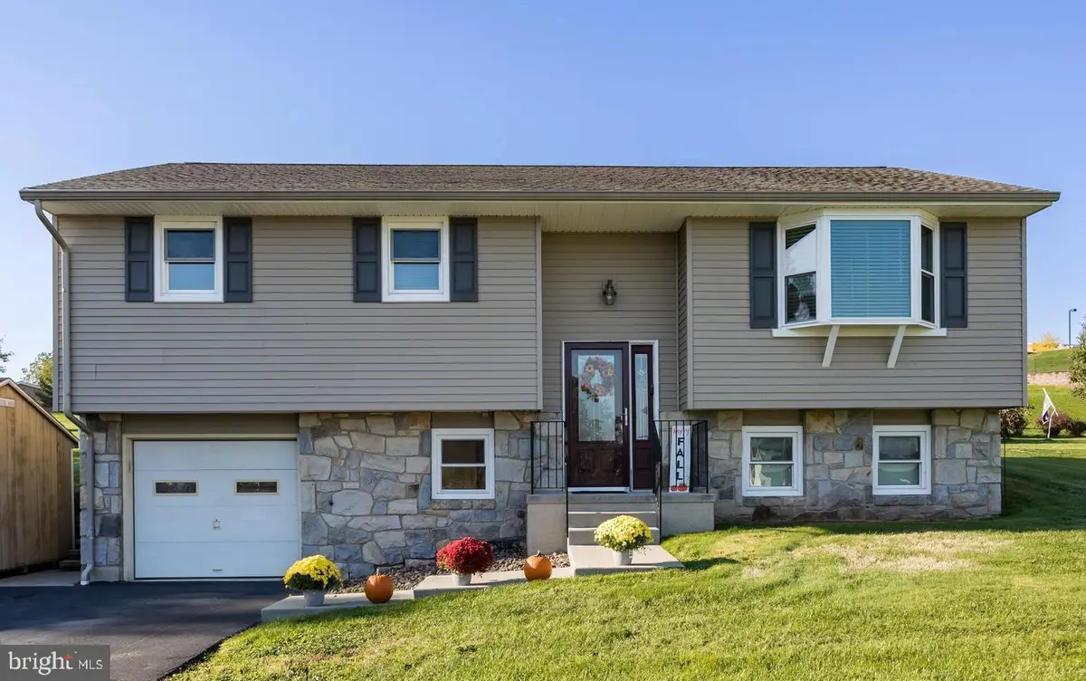 1044 E 4th St, Birdsboro, PA 19508 - #1