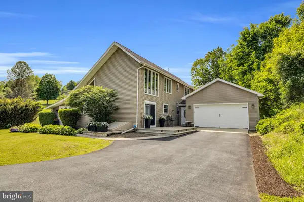 1094 Seifrit Ln, BERNVILLE, PA 19506