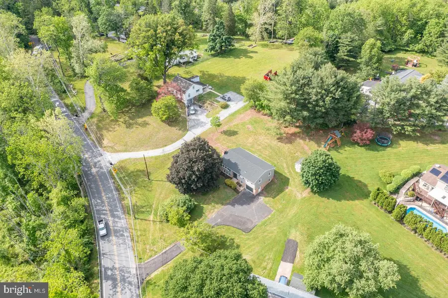921 Shelbourne Rd, Reading, PA 19606 - #3