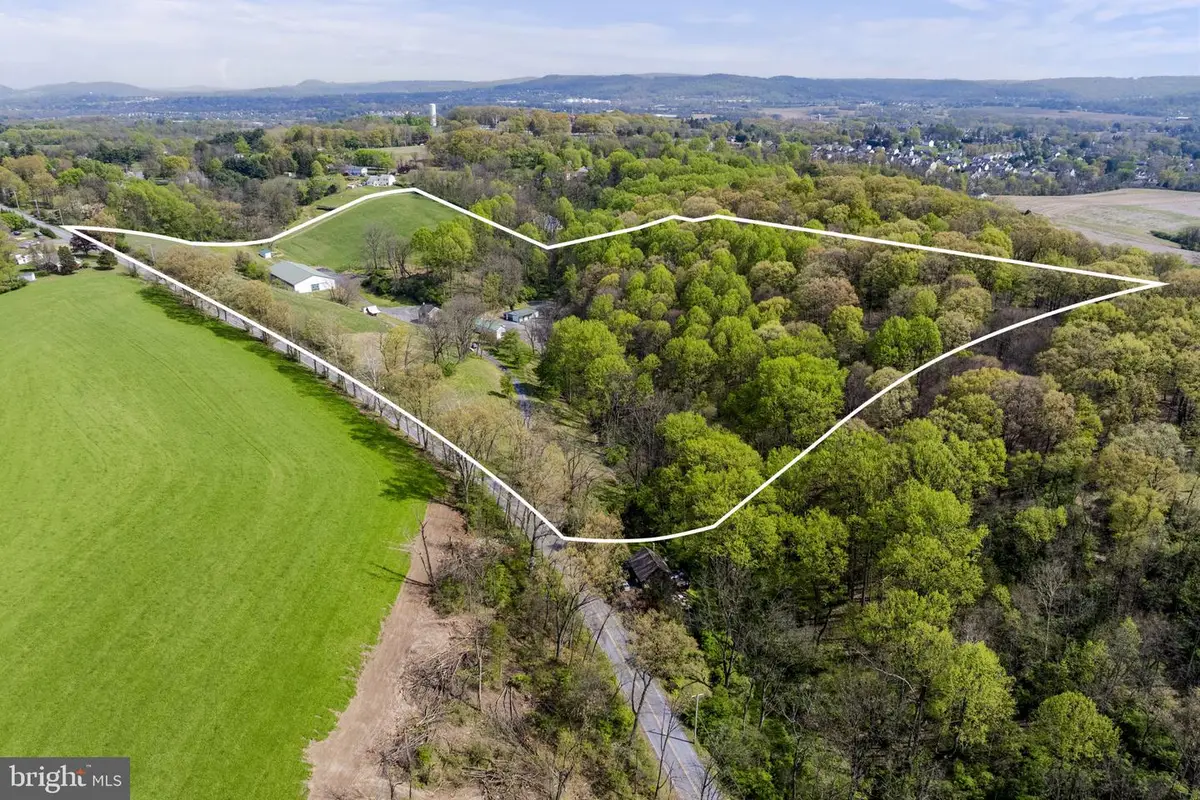 110 Wooltown Rd, Wernersville, PA 19565 - #1