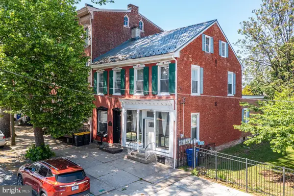 145 W High St, WOMELSDORF, PA 19567