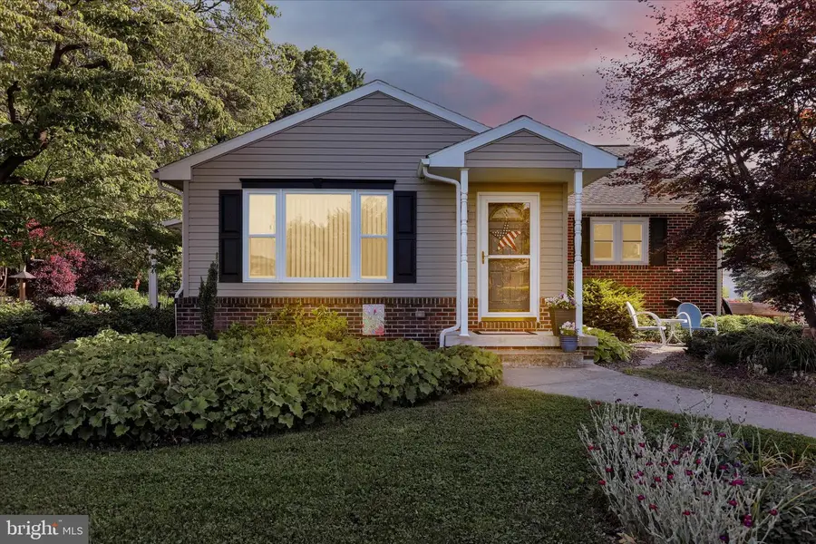 41 W College Ave, Wernersville, PA 19565 - #2