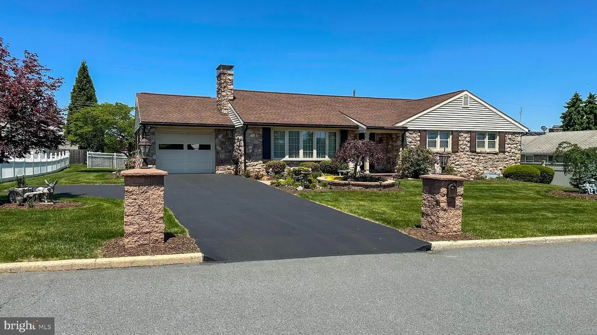 613 Floret Ave, Reading, PA 19605 - #1
