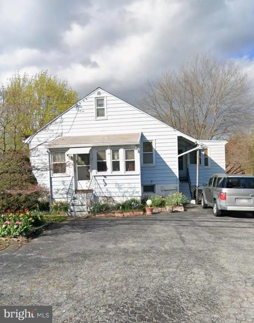 1137 E Main St, Douglassville, PA 19518 - #1