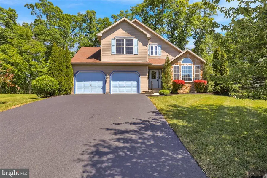 223 Woodbridge Ln, Douglassville, PA 19518 - #2
