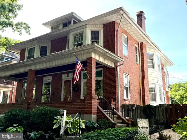 1557 Dauphin Av, WYOMISSING, PA 19610