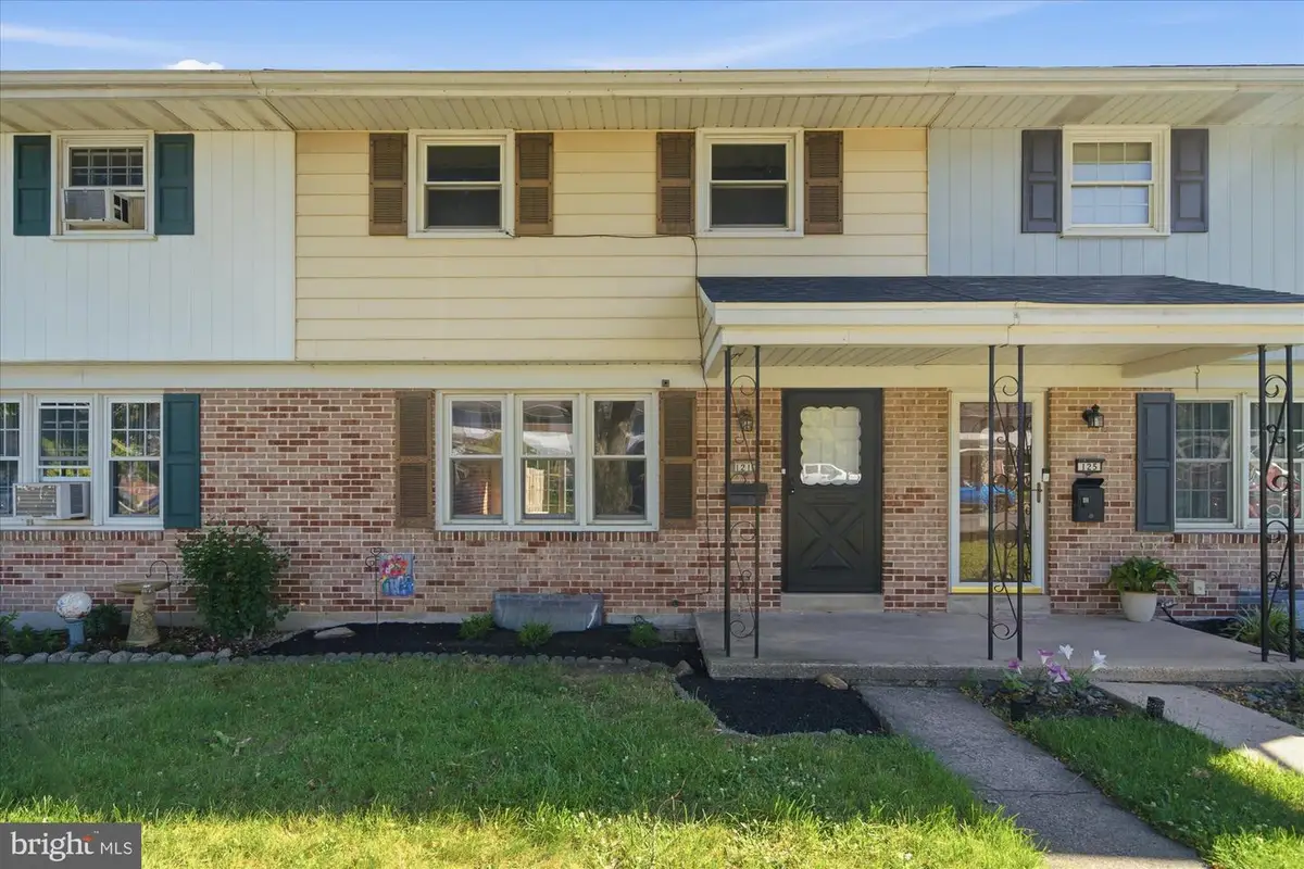 121 Pennbrook Av, Robesonia, PA 19551 - #1