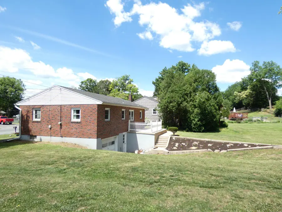 3 Ruth Ave, Wernersville, PA 19565 - #2