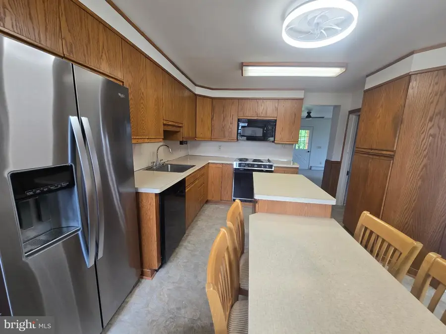 951 Old Swede Rd, Douglassville, PA 19518 - #2