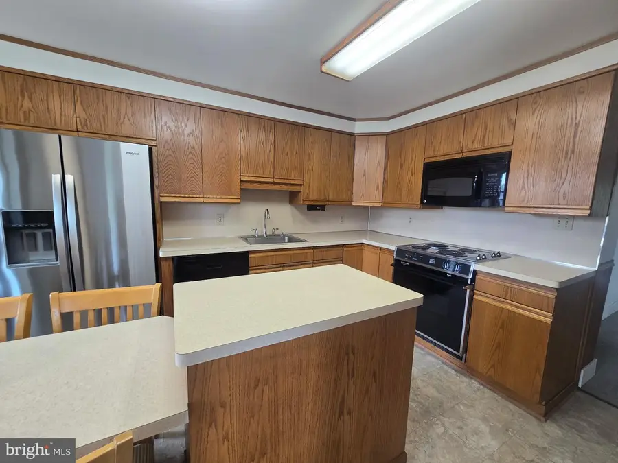 951 Old Swede Rd, Douglassville, PA 19518 - #3