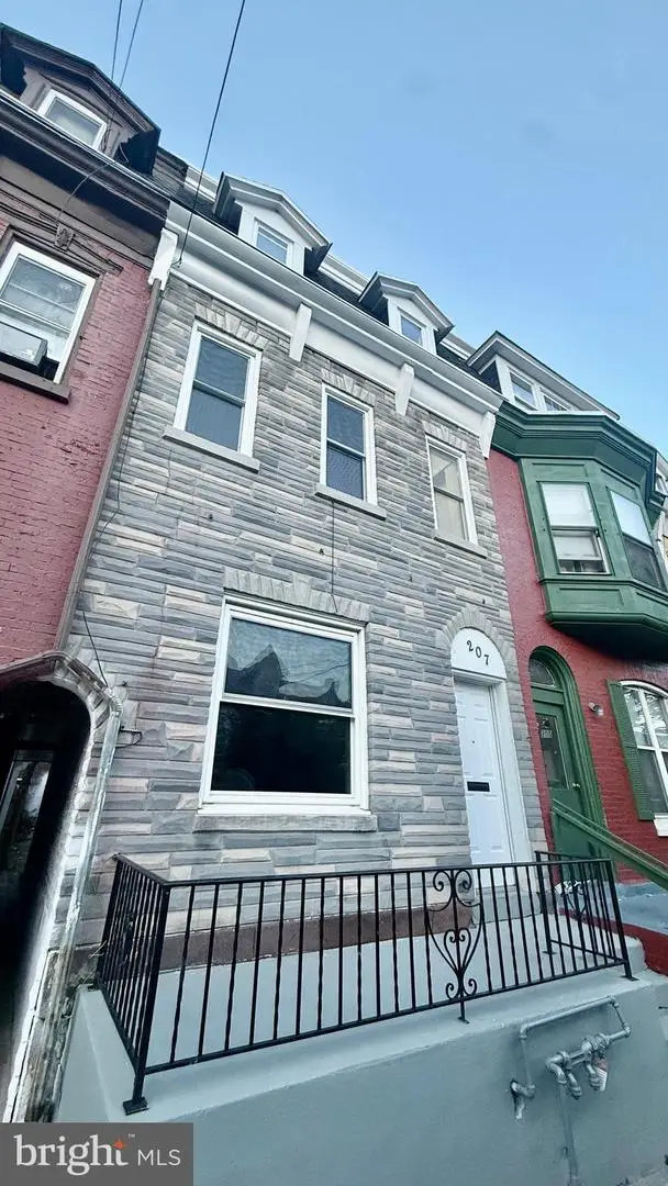 207 N 10th St, Reading, PA 19601 - #3